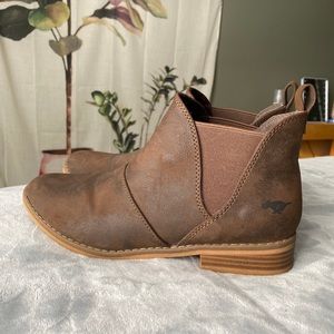 Rocket Dog Women’s Brown Maylon Ankle Bootie